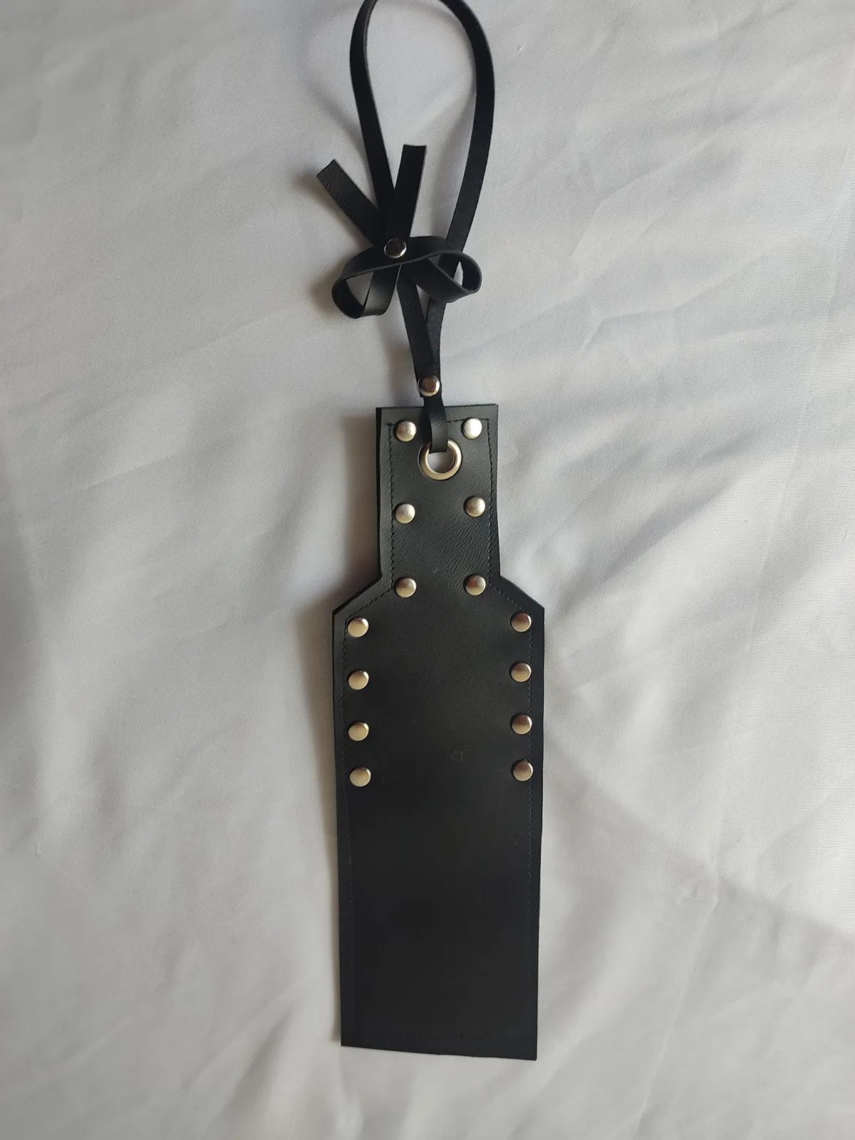Paleta negra rectangular con remaches